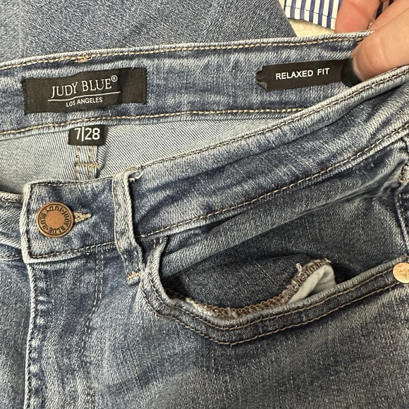 Judy Blue Relaxed Fit Jeans Womens Size 7/28 Medium Wash Raw Fray Hem - Picture 5 of 6